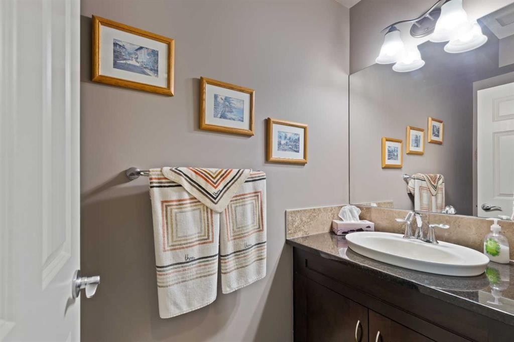 159 Sunset View, Cochrane, AB - Indoor Photo Showing Bathroom