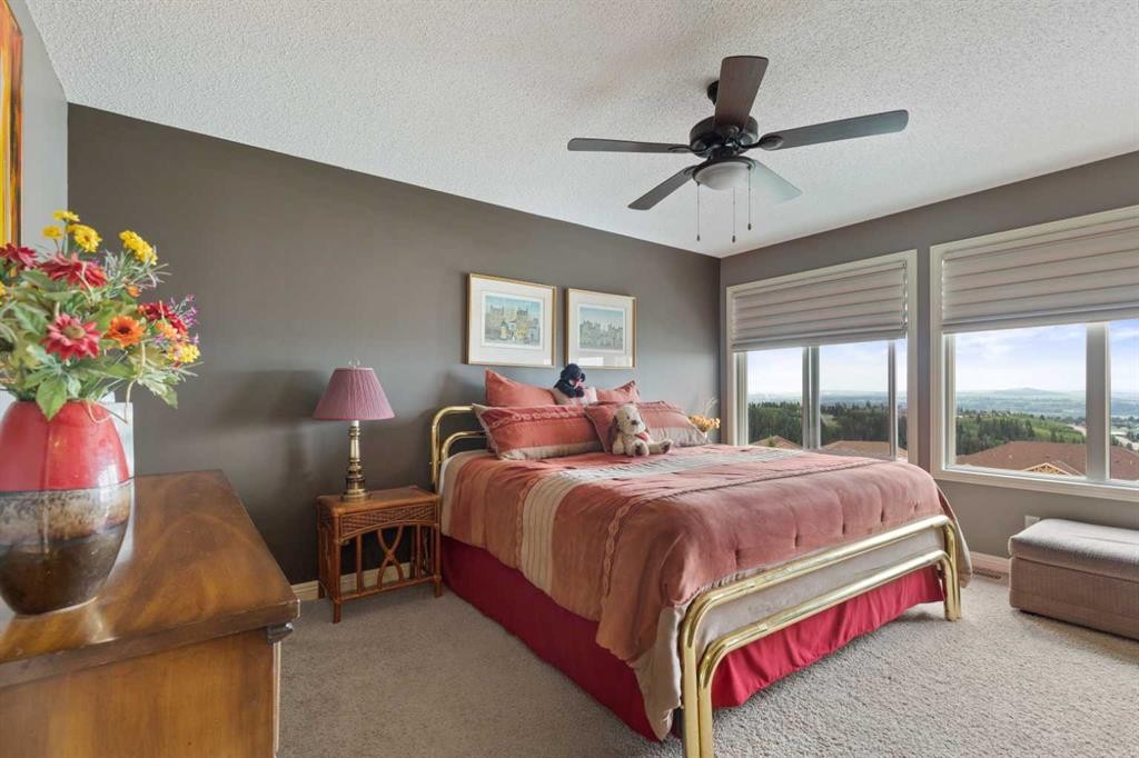 159 Sunset View, Cochrane, AB - Indoor Photo Showing Bedroom