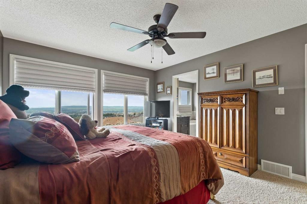 159 Sunset View, Cochrane, AB - Indoor Photo Showing Bedroom
