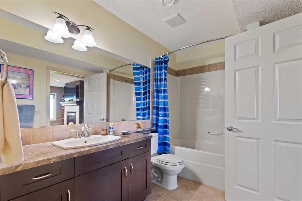 159 Sunset View, Cochrane, AB - Indoor Photo Showing Bathroom