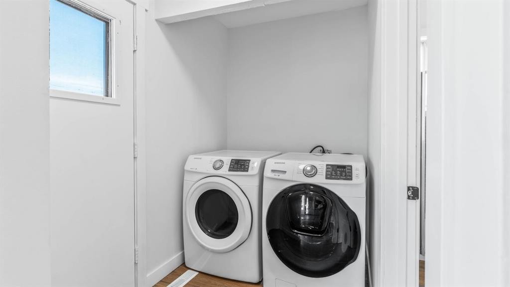 15 Taraglen Court Ne, Calgary, AB - Indoor Photo Showing Laundry Room