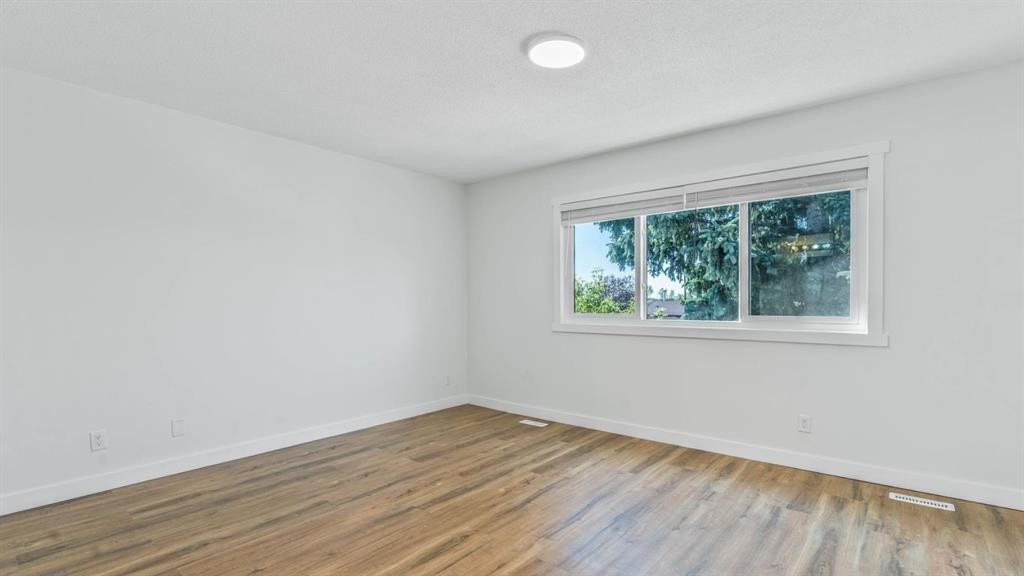 15 Taraglen Court Ne, Calgary, AB - Indoor Photo Showing Other Room