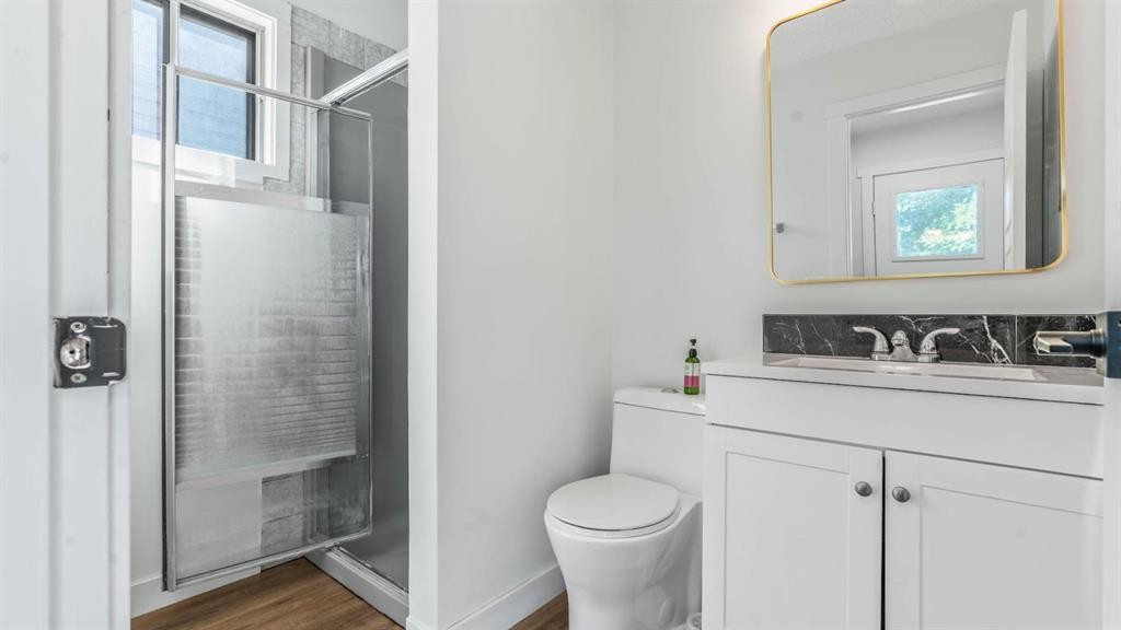 15 Taraglen Court Ne, Calgary, AB - Indoor Photo Showing Bathroom