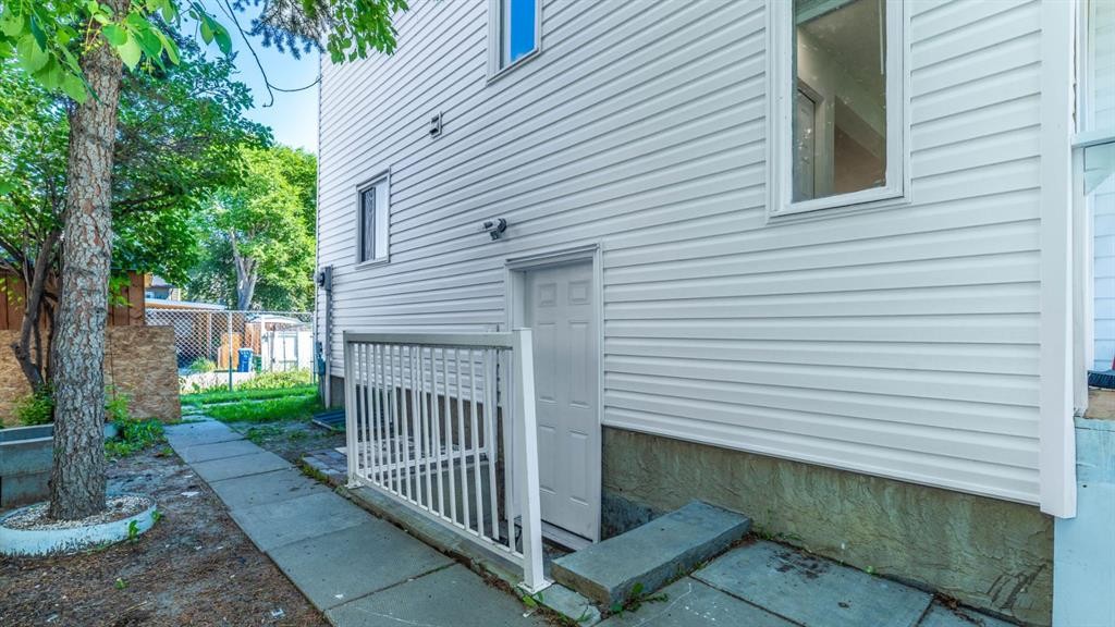 15 Taraglen Court Ne, Calgary, AB - Outdoor With Exterior