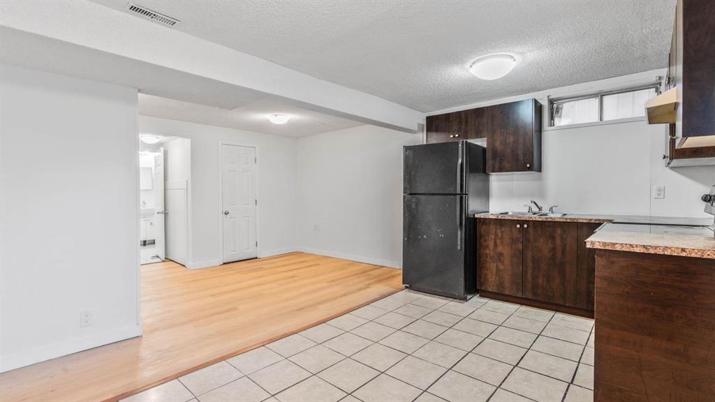 15 Taraglen Court Ne, Calgary, AB - Indoor Photo Showing Kitchen