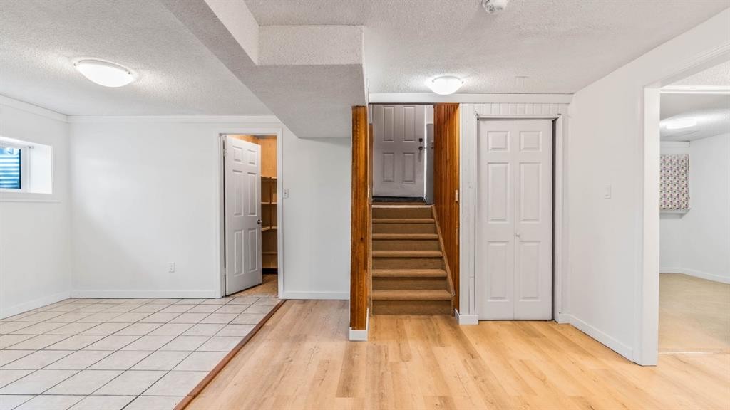 15 Taraglen Court Ne, Calgary, AB - Indoor Photo Showing Other Room
