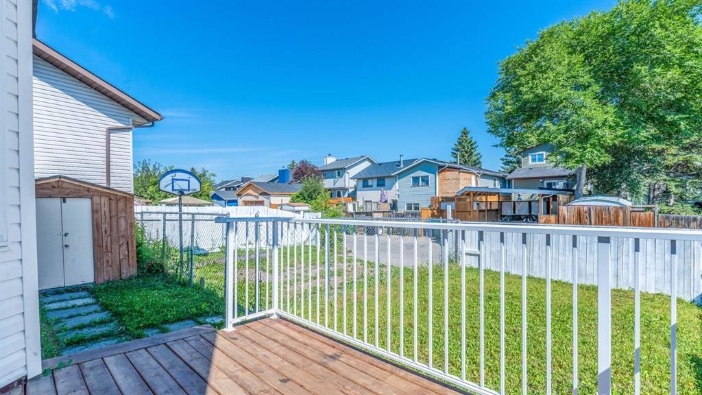 15 Taraglen Court Ne, Calgary, AB - Outdoor With Deck Patio Veranda