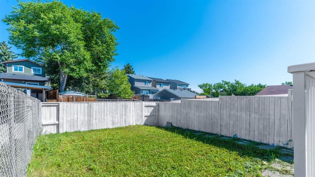 15 Taraglen Court Ne, Calgary, AB - Outdoor