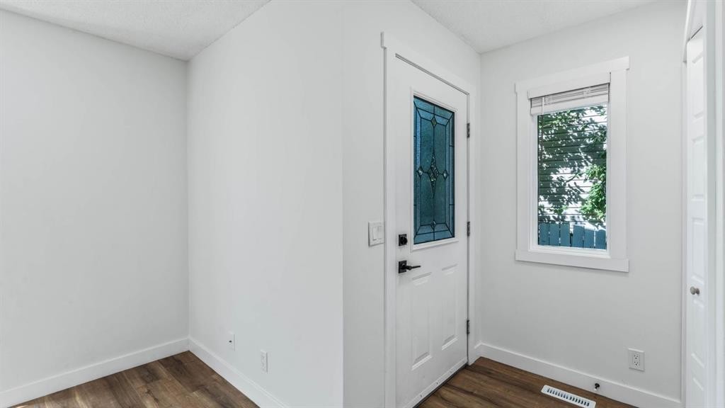 15 Taraglen Court Ne, Calgary, AB - Indoor Photo Showing Other Room
