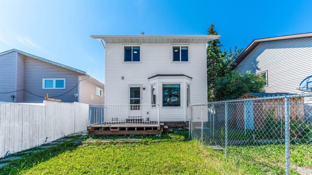 15 Taraglen Court Ne, Calgary, AB - Outdoor