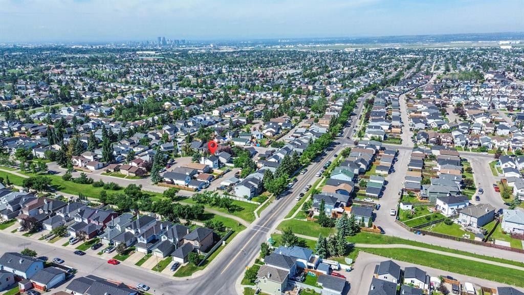 15 Taraglen Court Ne, Calgary, AB - Outdoor With View