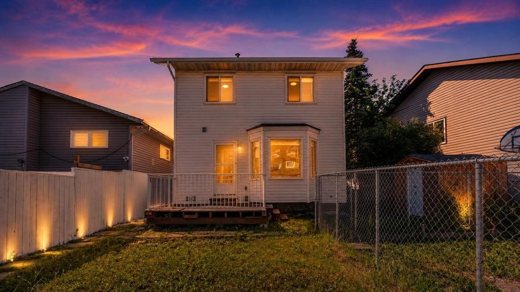 15 Taraglen Court Ne, Calgary, AB - Outdoor With Exterior