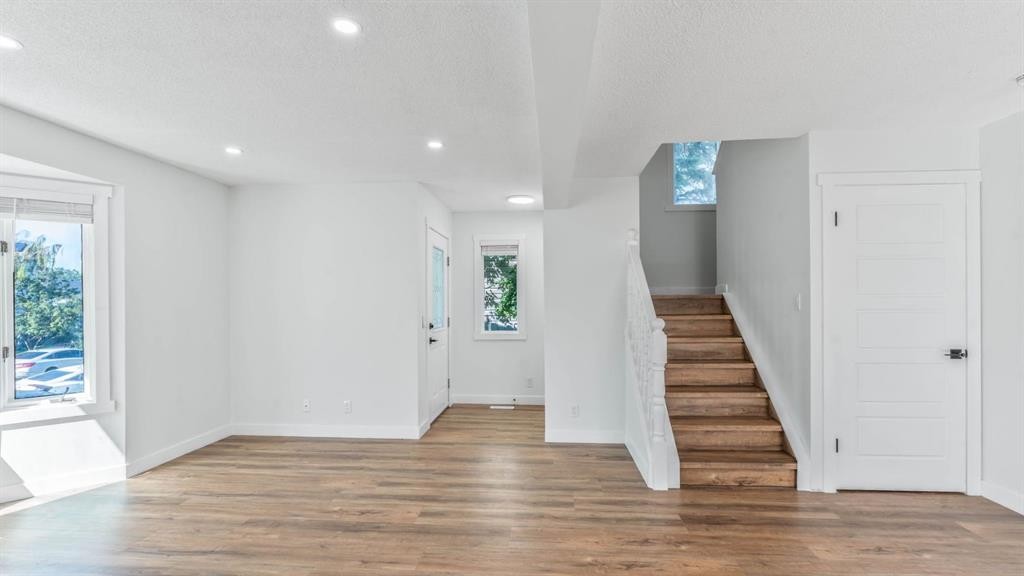 15 Taraglen Court Ne, Calgary, AB - Indoor Photo Showing Other Room