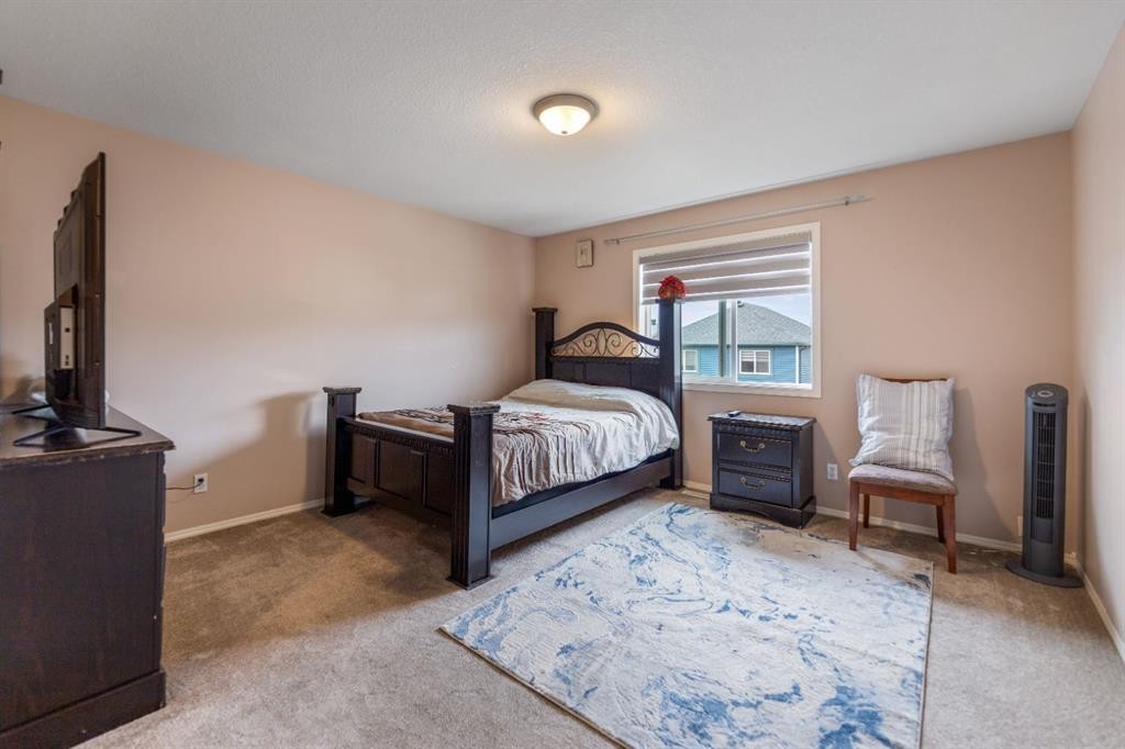 20 Saddlecrest Terrace Ne, Calgary, AB - Indoor Photo Showing Bedroom
