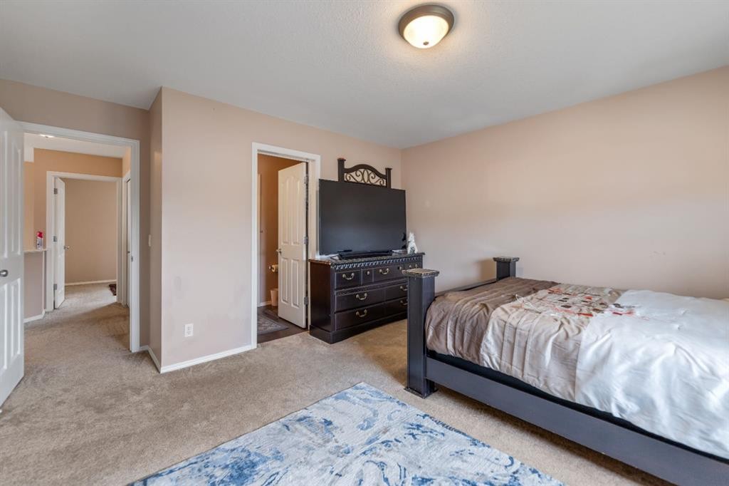 20 Saddlecrest Terrace Ne, Calgary, AB - Indoor Photo Showing Bedroom