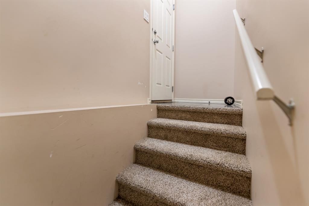 20 Saddlecrest Terrace Ne, Calgary, AB - Indoor Photo Showing Other Room
