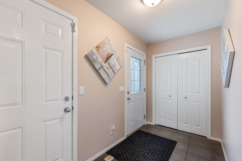 20 Saddlecrest Terrace Ne, Calgary, AB - Indoor Photo Showing Other Room
