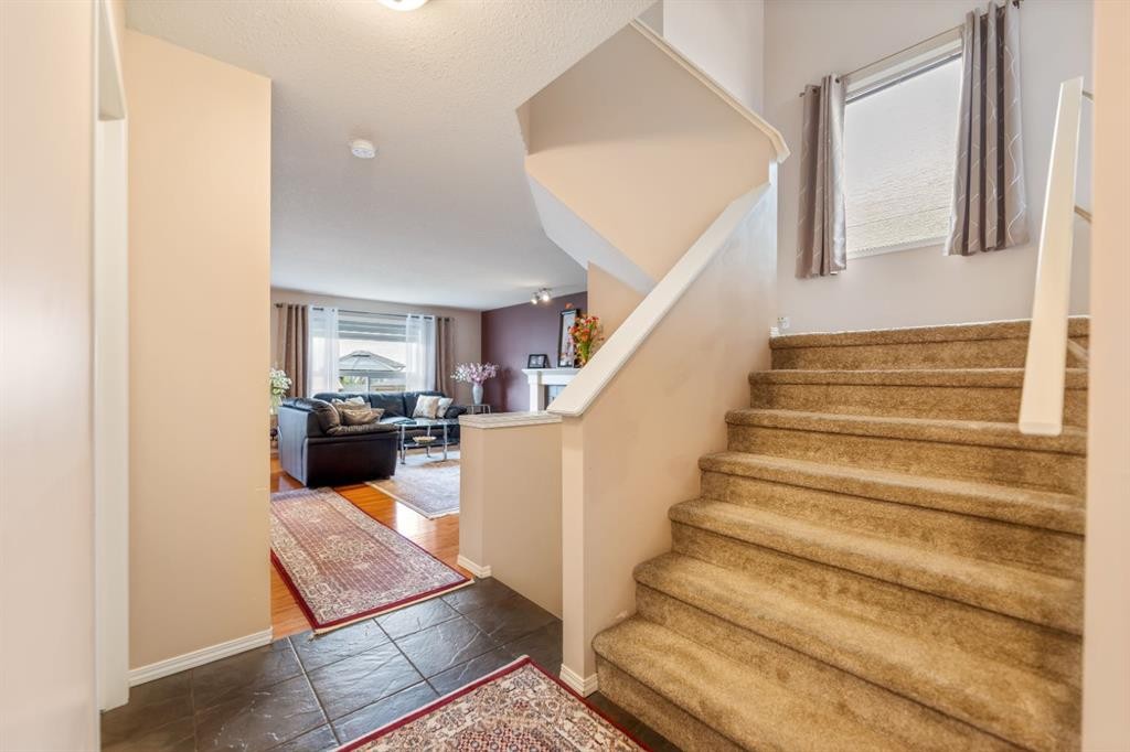 20 Saddlecrest Terrace Ne, Calgary, AB - Indoor Photo Showing Other Room