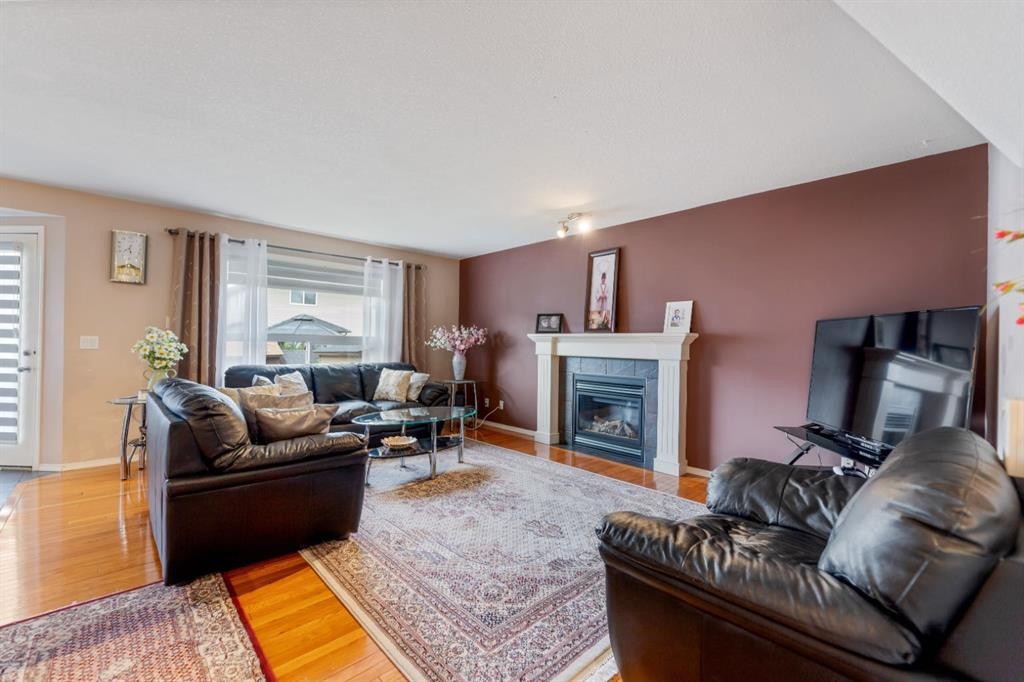 20 Saddlecrest Terrace Ne, Calgary, AB - Indoor Photo Showing Living Room With Fireplace