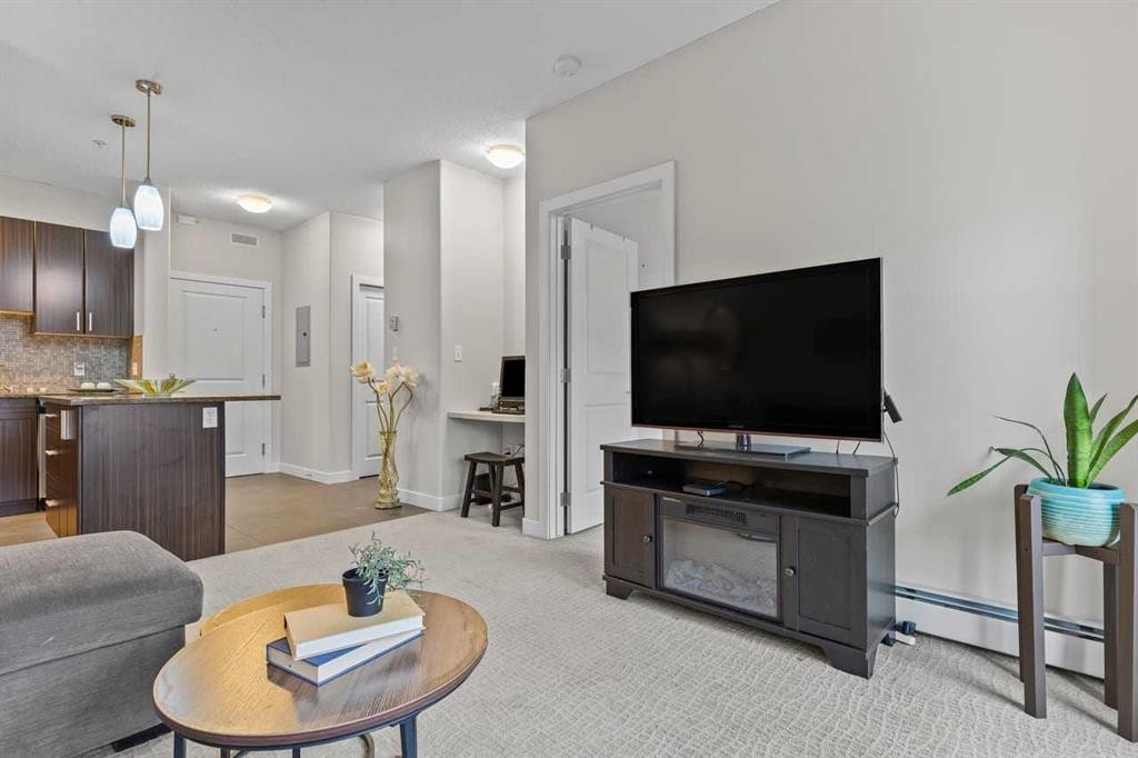 320-11 Millrise Drive Sw, Calgary, AB - Indoor Photo Showing Other Room