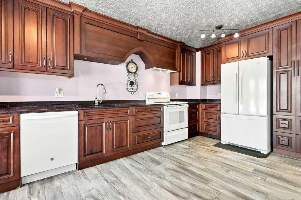 100 Coventry Road Ne, Calgary, AB - Indoor Photo Showing Kitchen