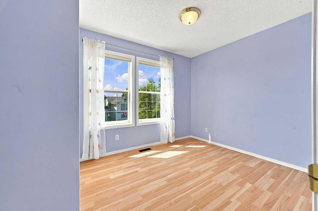 100 Coventry Road Ne, Calgary, AB - Indoor Photo Showing Other Room
