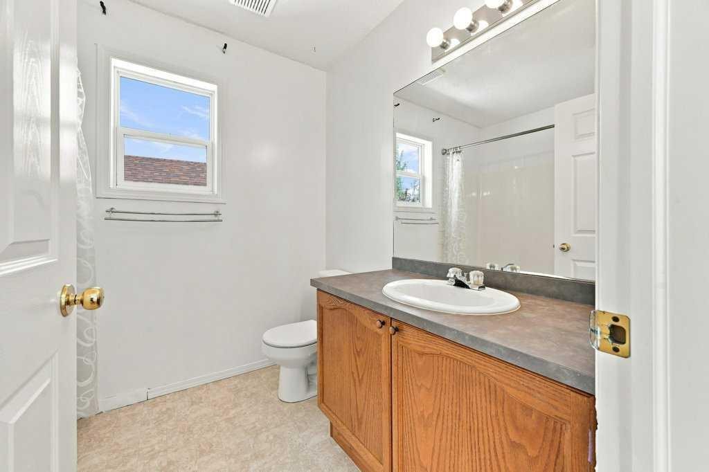100 Coventry Road Ne, Calgary, AB - Indoor Photo Showing Bathroom