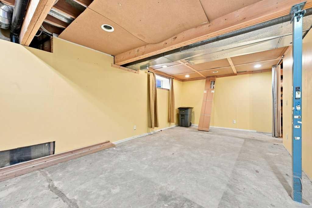 100 Coventry Road Ne, Calgary, AB - Indoor Photo Showing Other Room