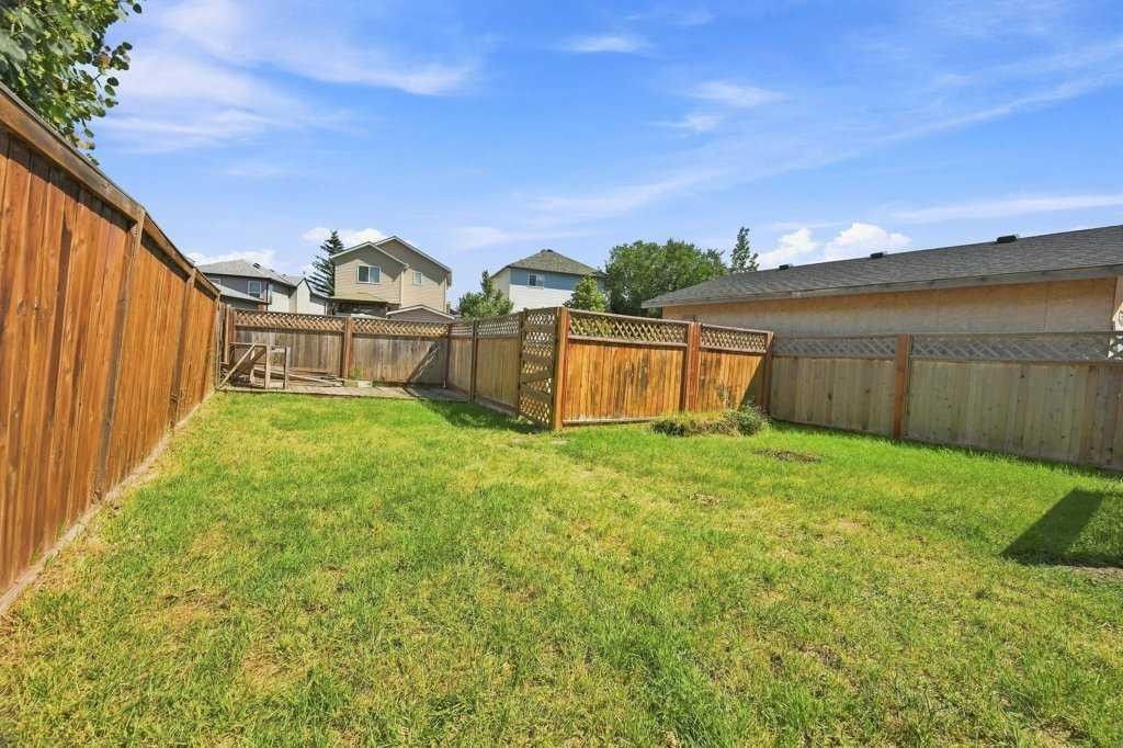 100 Coventry Road Ne, Calgary, AB - Outdoor