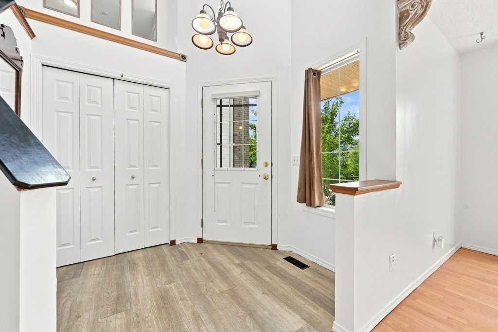 100 Coventry Road Ne, Calgary, AB - Indoor Photo Showing Other Room
