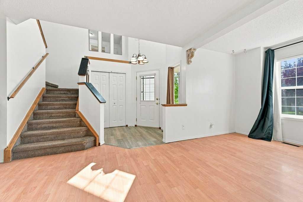 100 Coventry Road Ne, Calgary, AB - Indoor Photo Showing Other Room