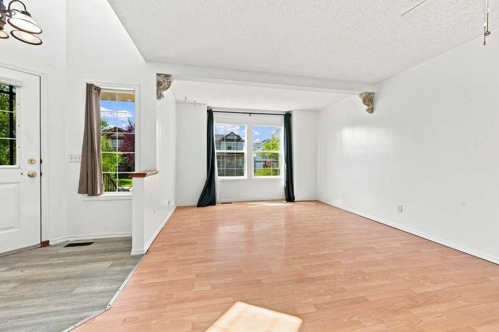 100 Coventry Road Ne, Calgary, AB - Indoor Photo Showing Other Room