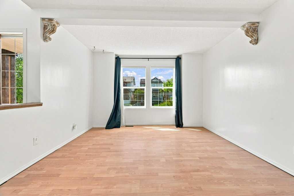 100 Coventry Road Ne, Calgary, AB - Indoor Photo Showing Other Room