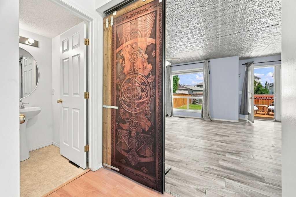 100 Coventry Road Ne, Calgary, AB - Indoor Photo Showing Other Room
