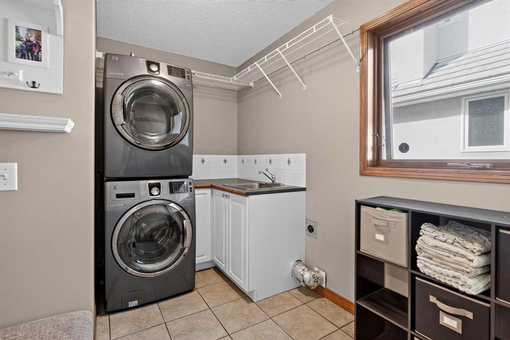 134 Schiller Crescent Nw, Calgary, AB - Indoor Photo Showing Laundry Room