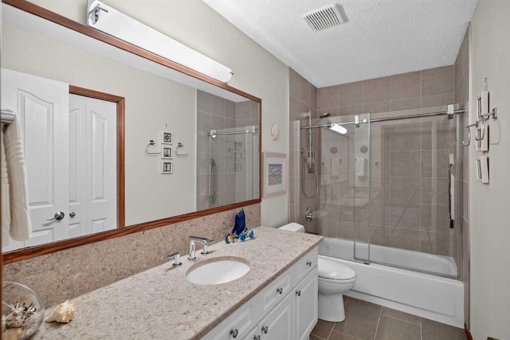 134 Schiller Crescent Nw, Calgary, AB - Indoor Photo Showing Bathroom