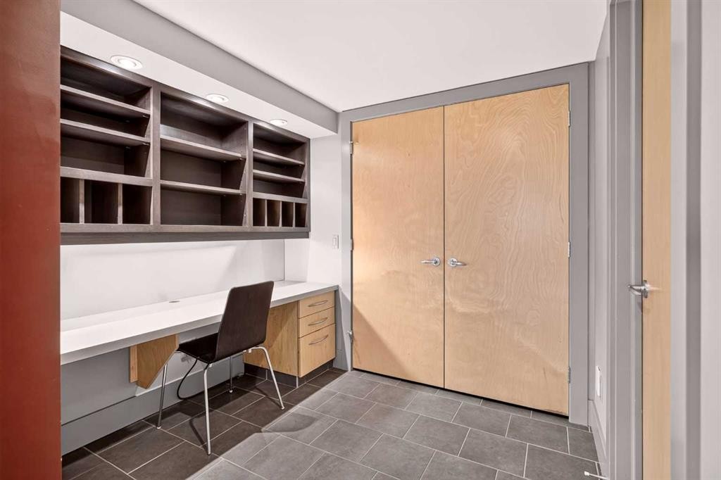 134 Schiller Crescent Nw, Calgary, AB - Indoor Photo Showing Other Room