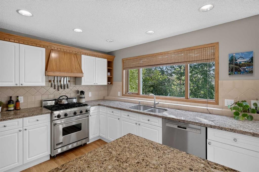 134 Schiller Crescent Nw, Calgary, AB - Indoor Photo Showing Kitchen With Double Sink