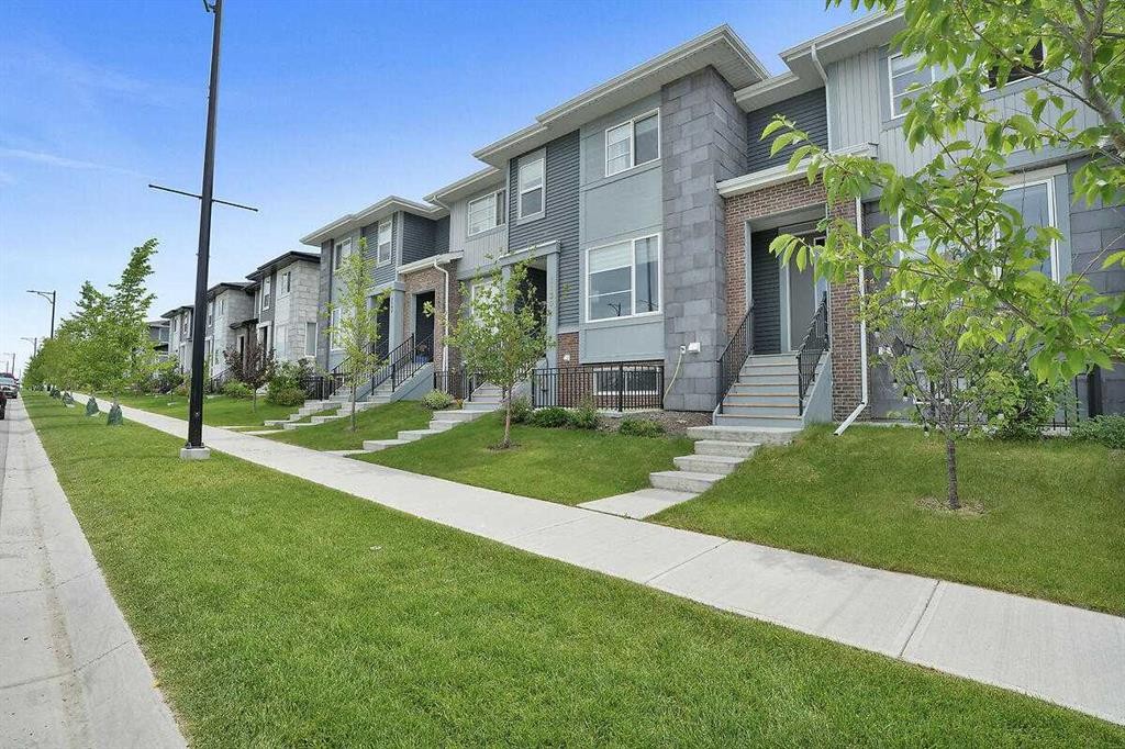 1139 Lanark Boulevard Se, Airdrie, AB - Outdoor With Facade