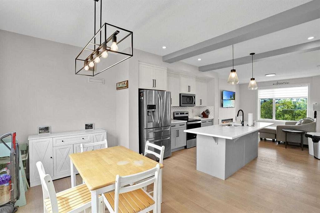 1139 Lanark Boulevard Se, Airdrie, AB - Indoor Photo Showing Other Room