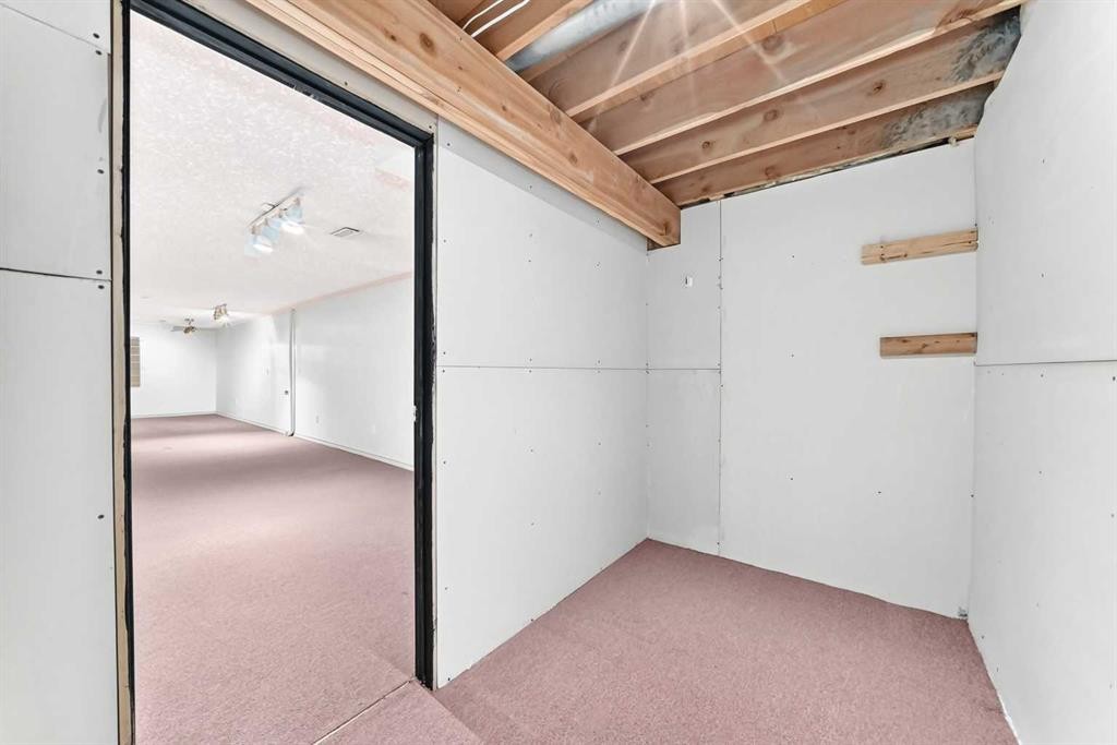 128 Erin Woods Drive Se, Calgary, AB - Indoor