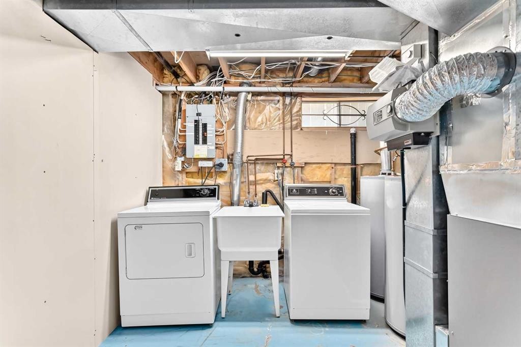 128 Erin Woods Drive Se, Calgary, AB - Indoor Photo Showing Laundry Room