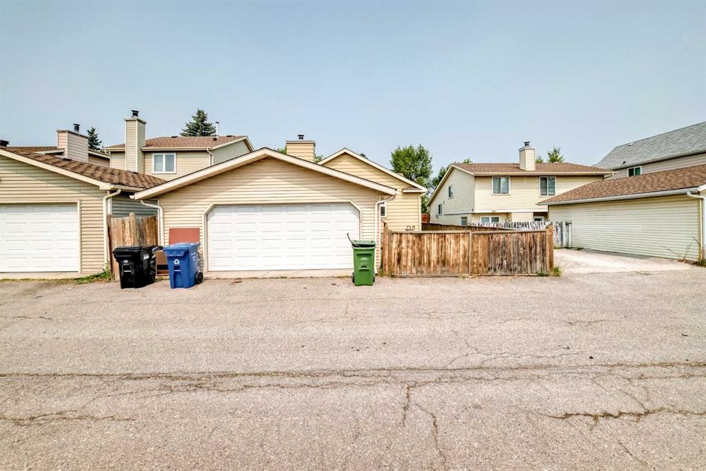 128 Erin Woods Drive Se, Calgary, AB - Outdoor With Exterior