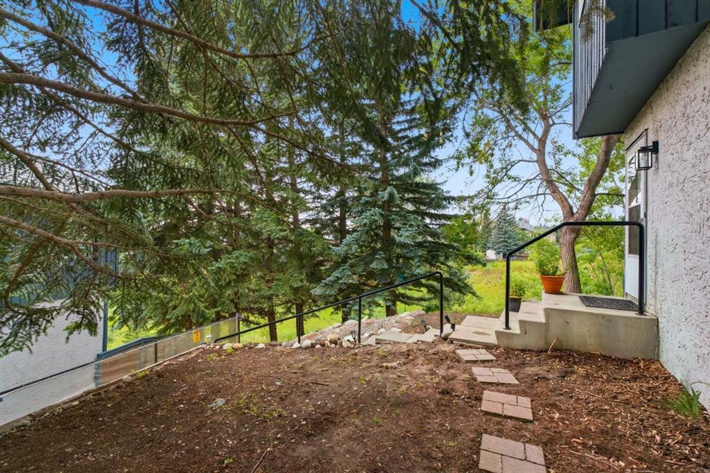 12-800 Bowcroft Place, Cochrane, AB - Outdoor