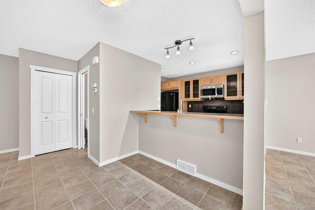 108 Sage Valley Drive Nw, Calgary, AB - Indoor Photo Showing Kitchen