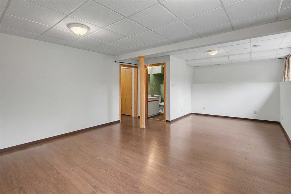 115 Mckenna Crescent Se, Calgary, AB - Indoor Photo Showing Other Room