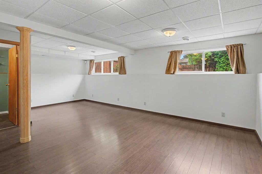 115 Mckenna Crescent Se, Calgary, AB - Indoor Photo Showing Other Room