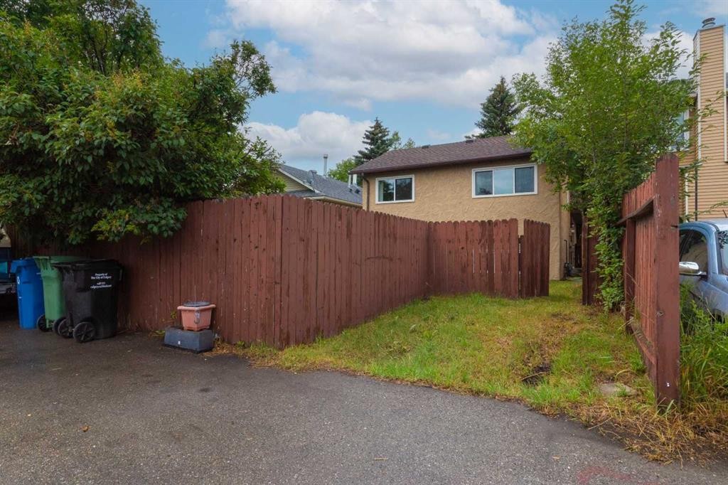 115 Mckenna Crescent Se, Calgary, AB - Outdoor