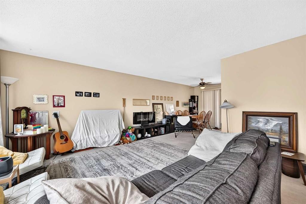 1117 8 Street Se, Calgary, AB - Indoor Photo Showing Bedroom