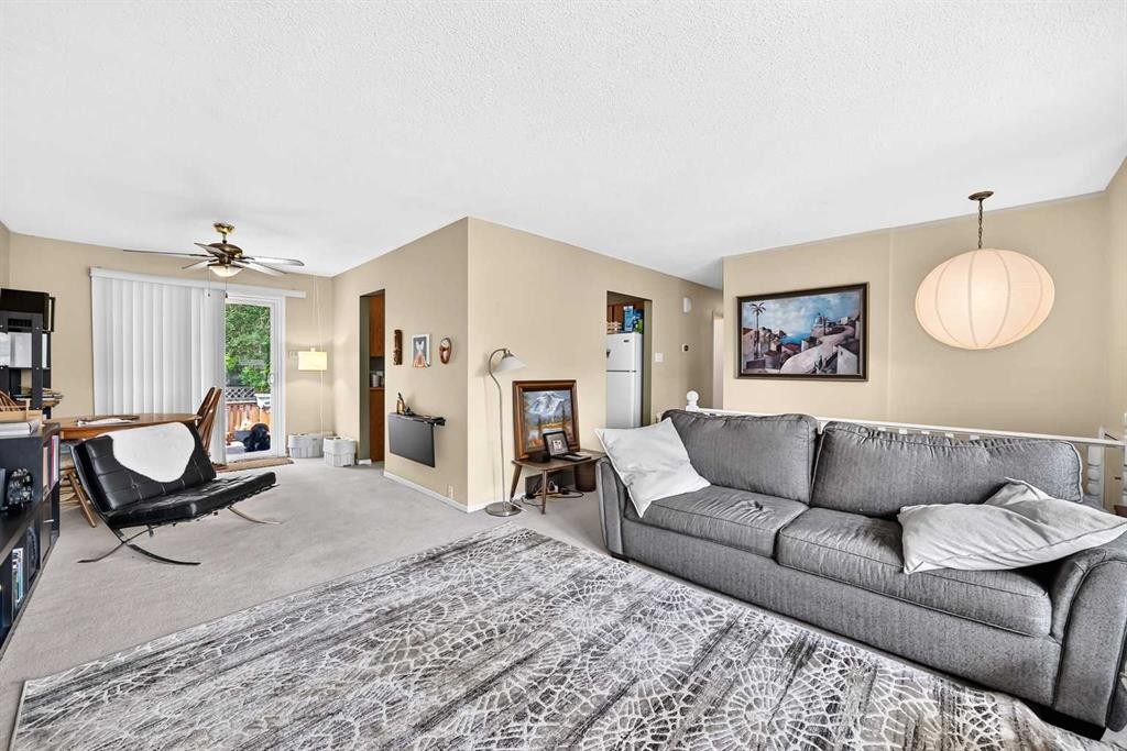 1117 8 Street Se, Calgary, AB - Indoor Photo Showing Living Room
